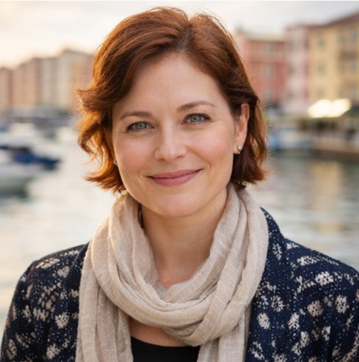 Headshot of Mia Reynolds